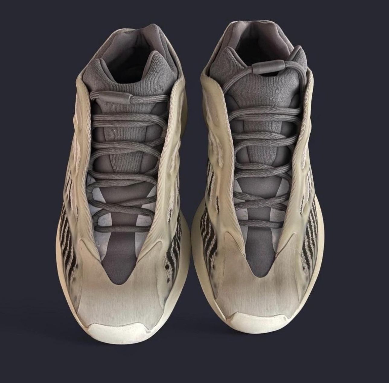 Adidas Yeezy 700 v3 Fade Salt Size 10.5