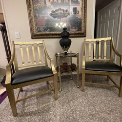 Very beautiful, gorgeous, two leather chairs and a table include