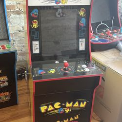Pac-Man Arcade With Lift 