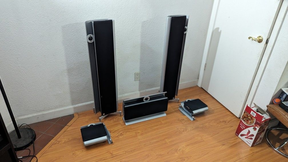 Vienna Acoustics SCHÖNBERG Webern & Berg Sound System w/ Stands & Wall Brackets