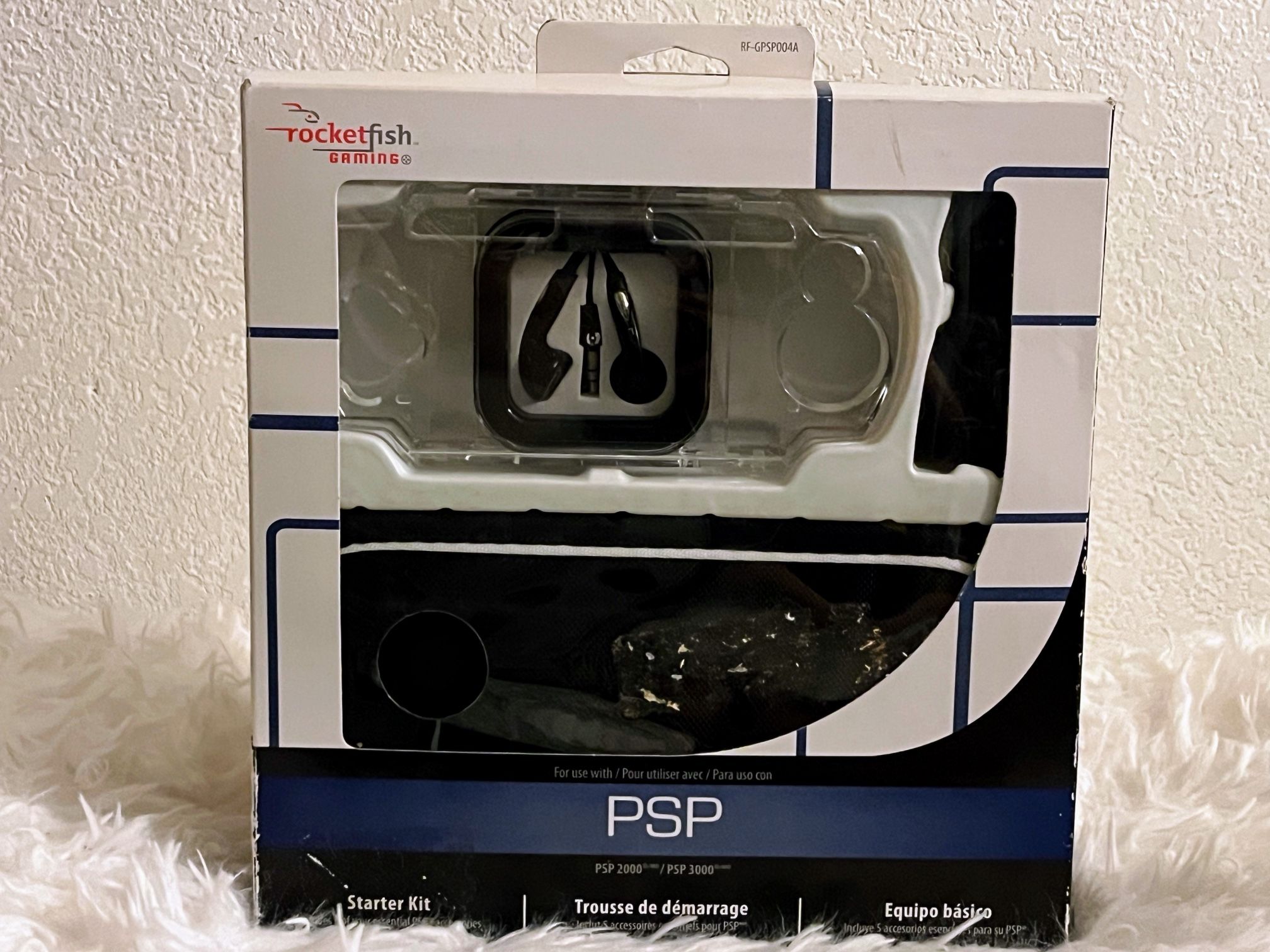 Rocketfish Starter Kit for Sony PSP Travel Zip Up Hard Case Car Charge