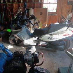 2011 Kymco 300 downtown Diwntown