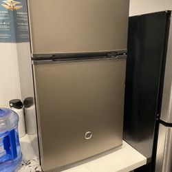 GE Mini refrigerator 