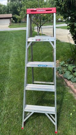 Werner 4 feet Aluminum ladder in good shape