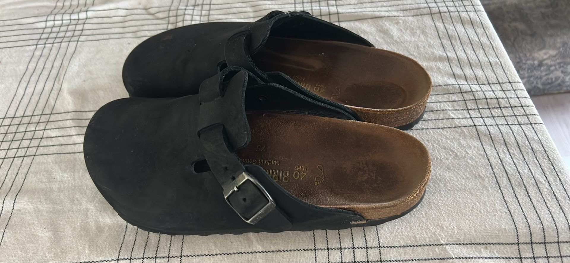 Birkenstock Boston Clogs – Black Suede, Size 40 (Women’s 9 / Men’s 7)