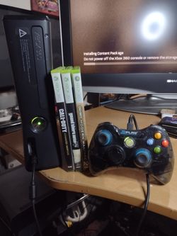 Xbox 360 Slim  (4 GB)