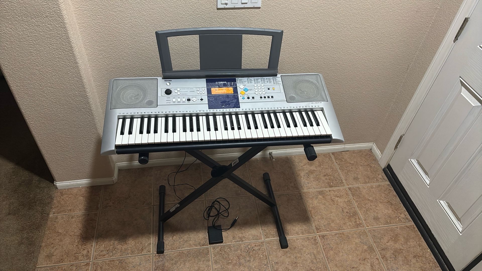 Yamaha PSR-E323 - $75
