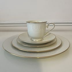 Brand New Lenox China 5 Piece Set