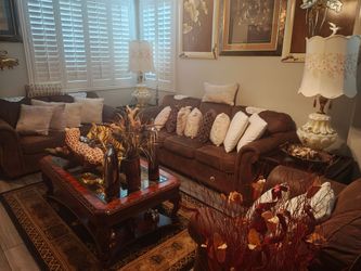 Three-piece living room set with coffee tables and cushions included (decorations not included)
