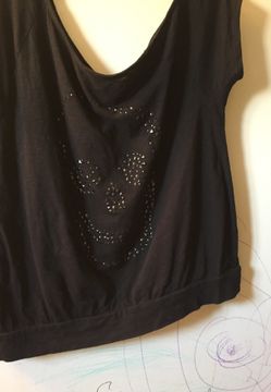 Black skull top