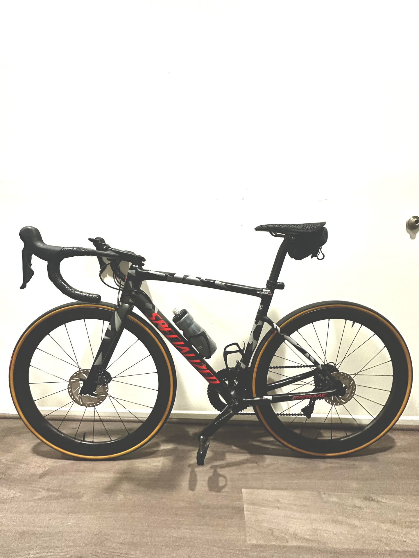 2019 Specialized Tarmac SL6 Expert (Camo) 54cm