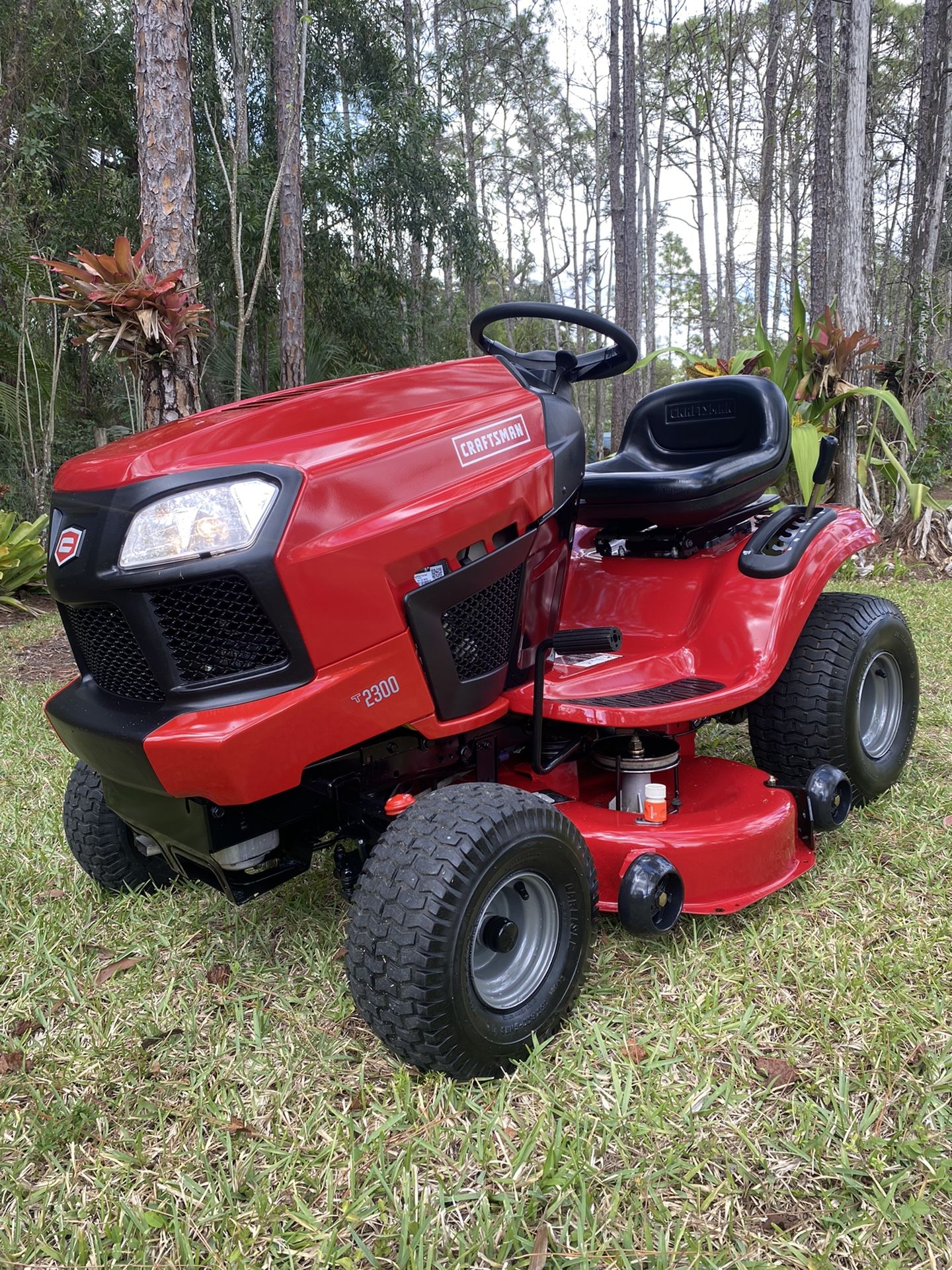 LIKE NEW 42 INCH RIDING LAWN MOWER CRAFTSMAN T2300!!