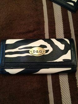 $25 D&G wallet includes the check holder