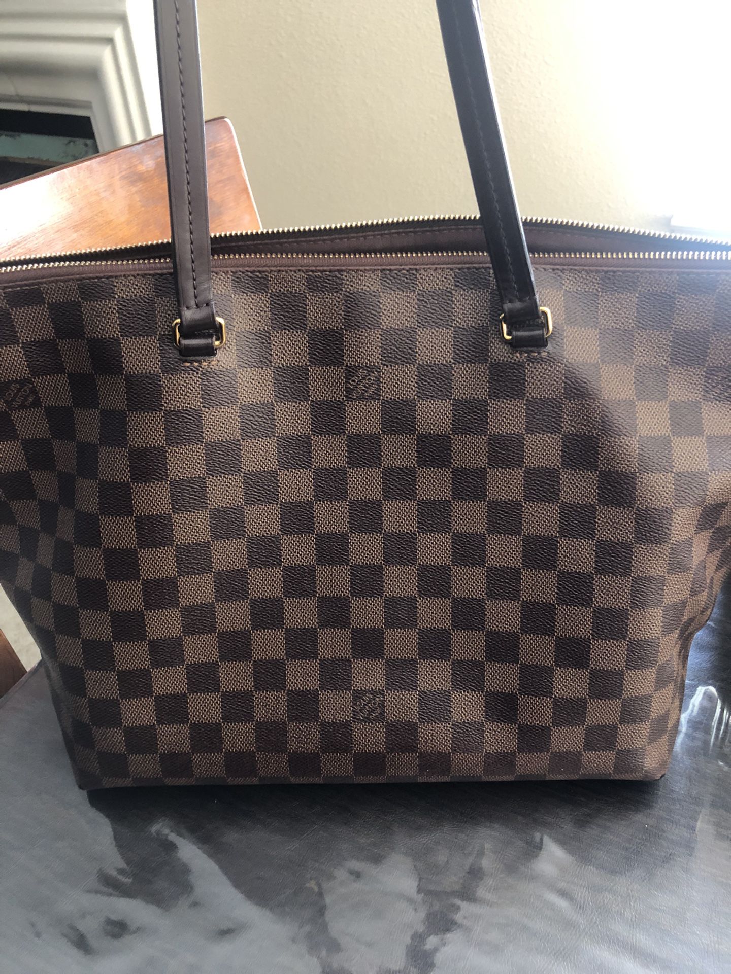 Authentic Louis Vuitton purse for Sale in Visalia, CA - OfferUp