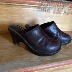 Winter Shoe Sale. BORN MULE WEDGE Brown 