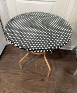Bistro dining table