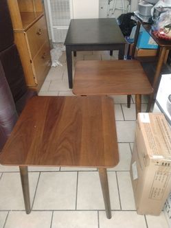 2 wooden coffee tables