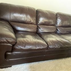 ⭕️⭕️ COUCH 🛋️  GENUINE LEATHER used like new $399 🟨🟨
