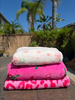 Assorted Pink Fleece Throw Blankets