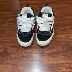 Knu skool Vans color black and white size 6
