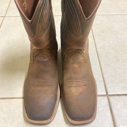 Ariat, Boots Size: 7  (used) Normal Wear, Brown. 