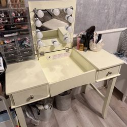 Makeup Vanity With Hollywood Lights And Drawers 