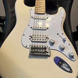 Fender Stratocaster HSS - Olympic White 