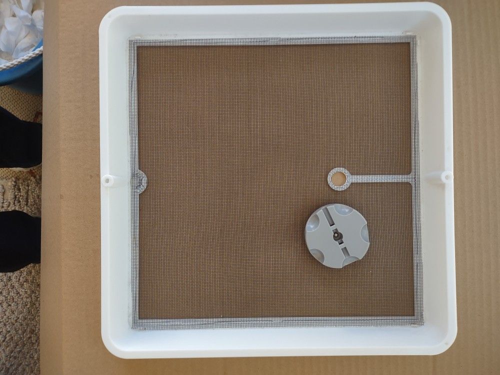  Corner Screen for Heng Roof Vents - White