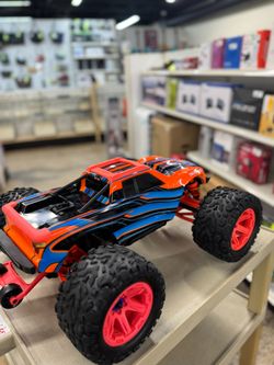 TRAXXAS MAXX 1/10 SCALE MONSTER TRUCK USED