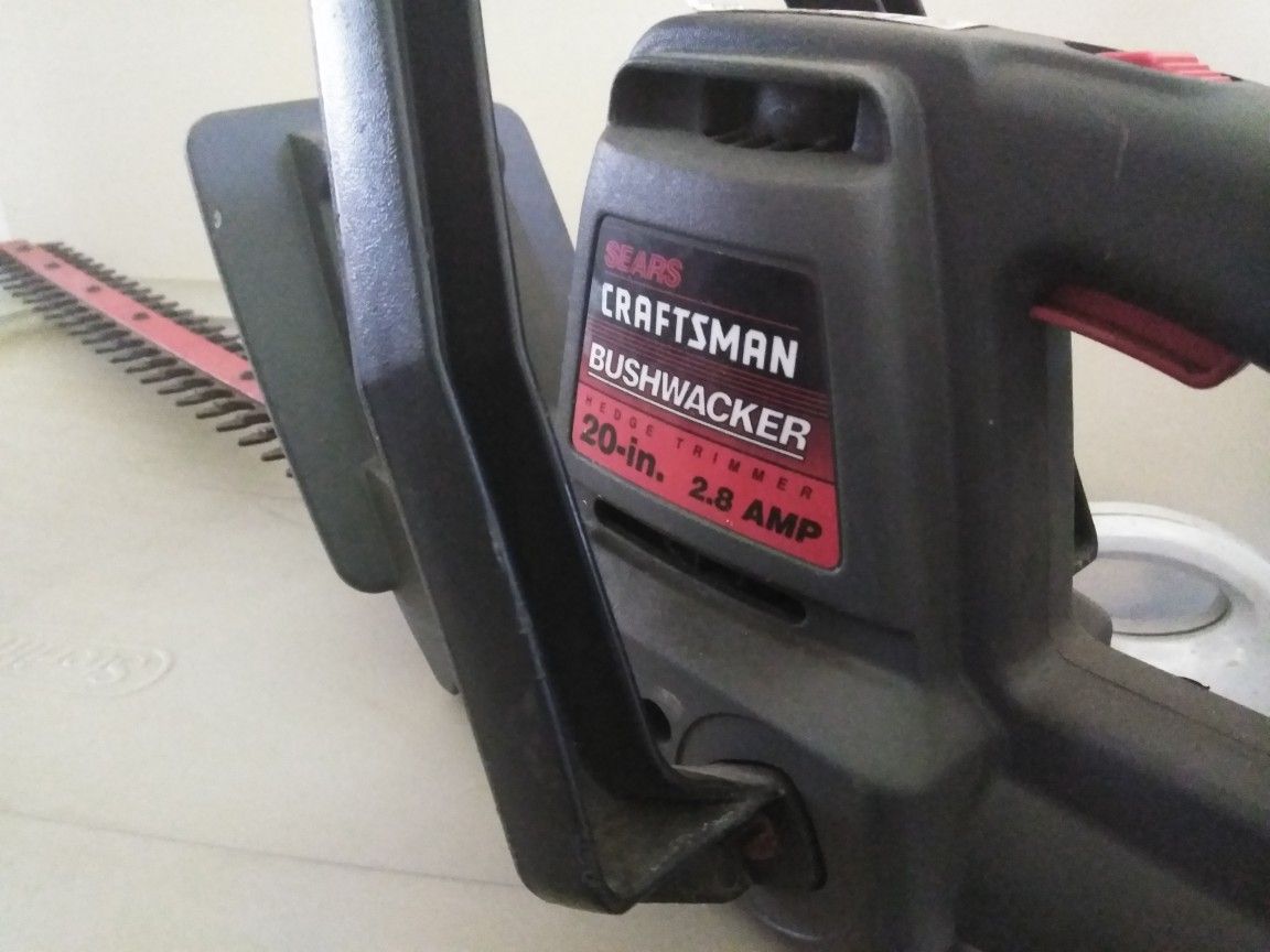 Craftsman hedge trimmer good condition Bushwacker 20in 2.8 amp electric corded