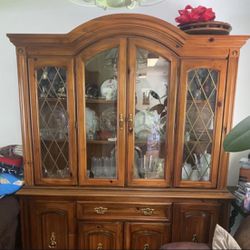 Broyhill China Cabinet With Lights, Glass Shelves