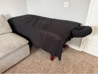 Massaging bed table