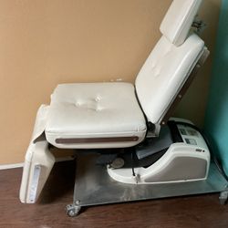 Hydraulic electric adjustable spa treatment chair bed