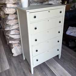 🌟pending- Antique Beauty! Sage Green 5-Drawer All Wood Dresser🌟