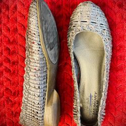 FLAT TEXTILES SHOES.
SIZE 7.
WORN ONCE.
EXCELLENT CONDITION!