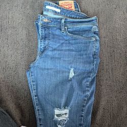 Women’s Levi’s 