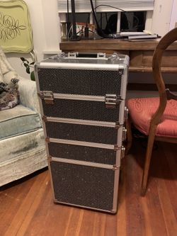 Cosmetology Make Up Rolling Train Case