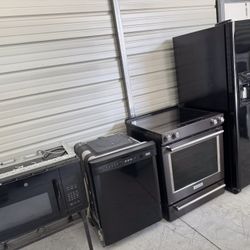 Very clean kitchen appliances Set