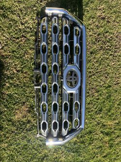2022-2025 TOYOTA TUNDRA PLATINUM GRILLE WITH CAMERA HOLE 53101-0C180 0682