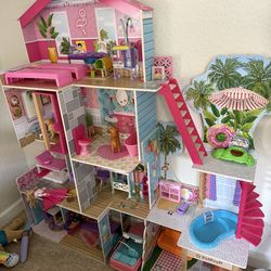 Large Doll House
