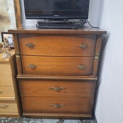 Beautiful (4) Drawer Bedroom Chest
