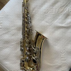Yamaha YAS 200AD Alto Sax Brass color. Mouthpiece and neck strap included