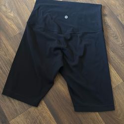 Lululemon size 8