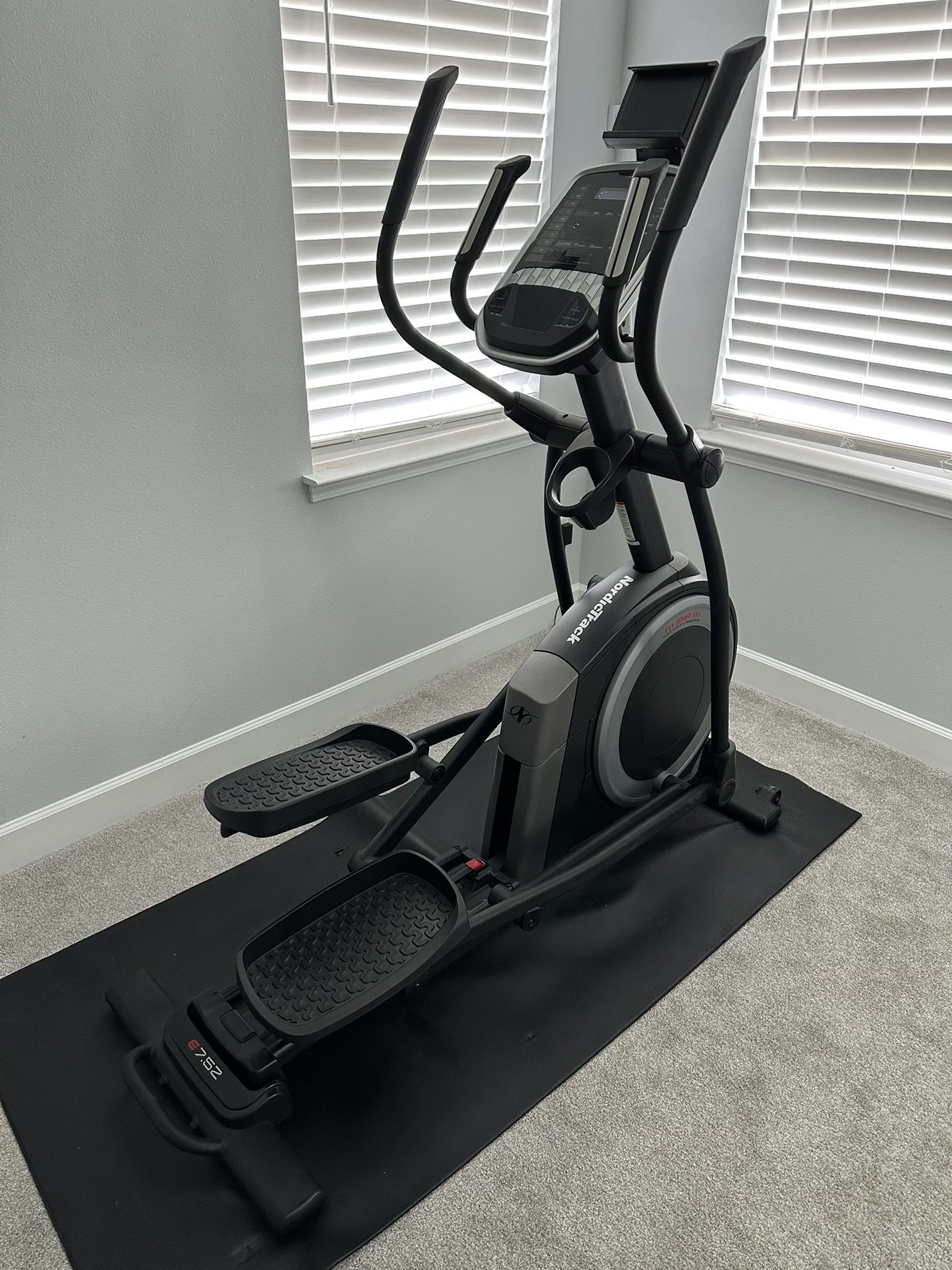 NordicTrack Elliptical E7.52 - Almost New
