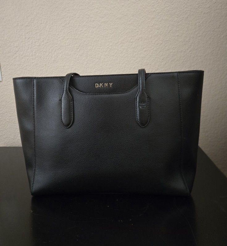 Black DKNY Purse With Zip Closure