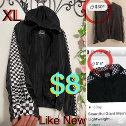 $8 Like New Unisex Beautiful Giant Jacket/Rain coat Hoodie XL with Pockets & Zipper,Water resistant