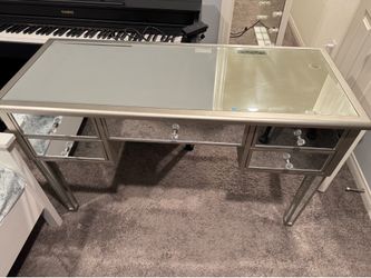 Used desk for bedroom