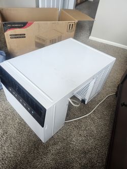 In window - low profile - 12k BTU Air Condtioner