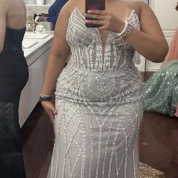 Plus Size Women's Wedding Or Prom Gown Sliver With Lots Of Diamonds 18W