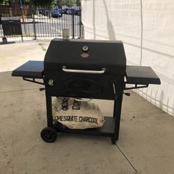 Charcoal Grill Smoker. Asador Para Usarse Con Carbón 